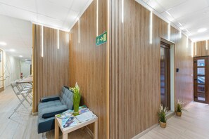 Interior - Room '7A' with Wi-Fi and Air Conditioning (Torrevieja)