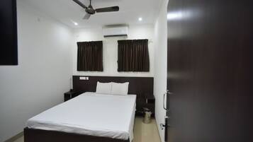 Standard Room | Free WiFi, bed sheets