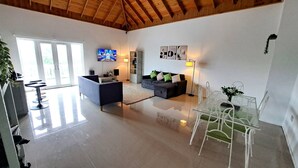 Living room - Montego Bay - Hillside Retreat (Montego Bay)