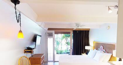 Deluxe Ocean View King: Elevated Luxury, Stunning Sea Views, Molokai Charm