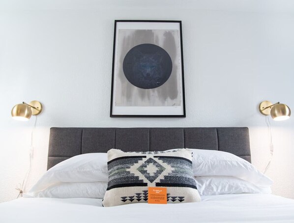 Iron/ironing board, free WiFi, bed sheets