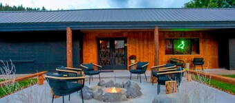 Short Walk to Scenic San Juan River Walk | Ideal for Romantic Couple Stay