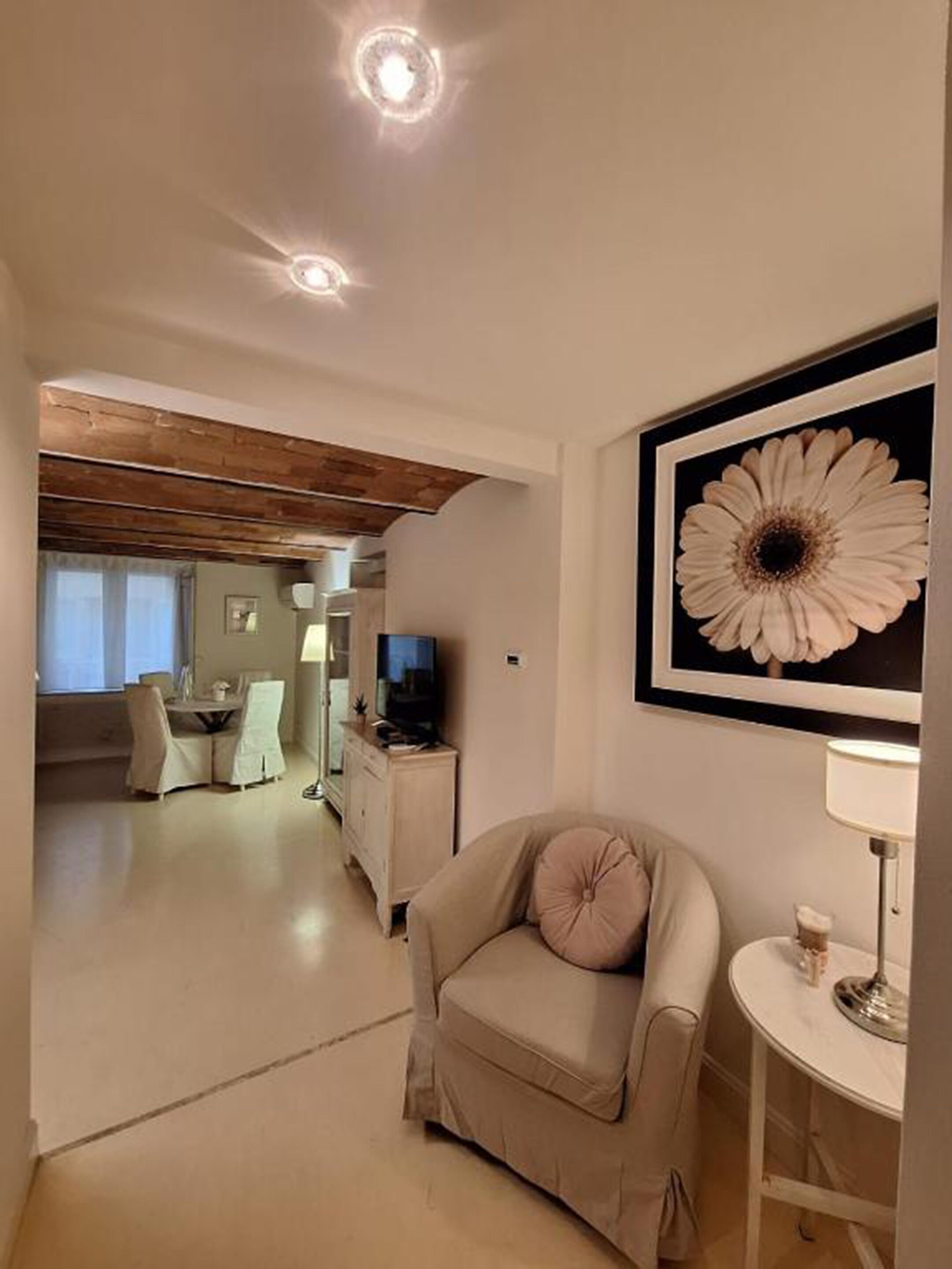 Apartment | Living area | Flat-screen TV