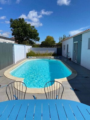 Pool - Holiday Home 'Maison' with Private Terrace, Private Garden and Wi-Fi (Les Sables-d'Olonne)