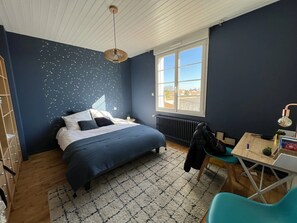 4 bedrooms, WiFi - Holiday Home 'Maison' with Private Terrace, Private Garden and Wi-Fi (Les Sables-d'Olonne)