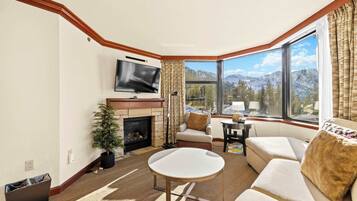 TV, lareira, escritórios