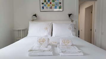 1 habitación, tabla de planchar con plancha, cuna de viaje y wifi