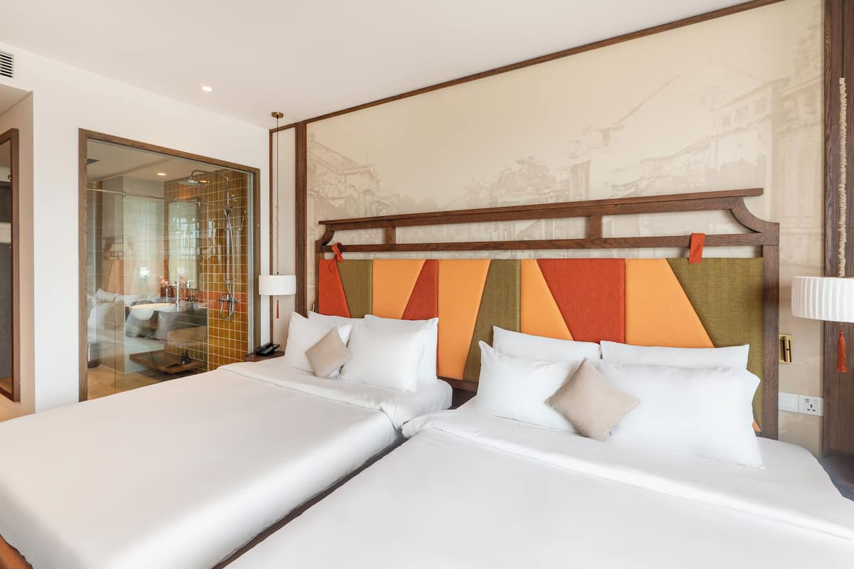 Chambre Quadruple, non-fumeurs, vue plage | Coffres-forts dans les chambres, bureau