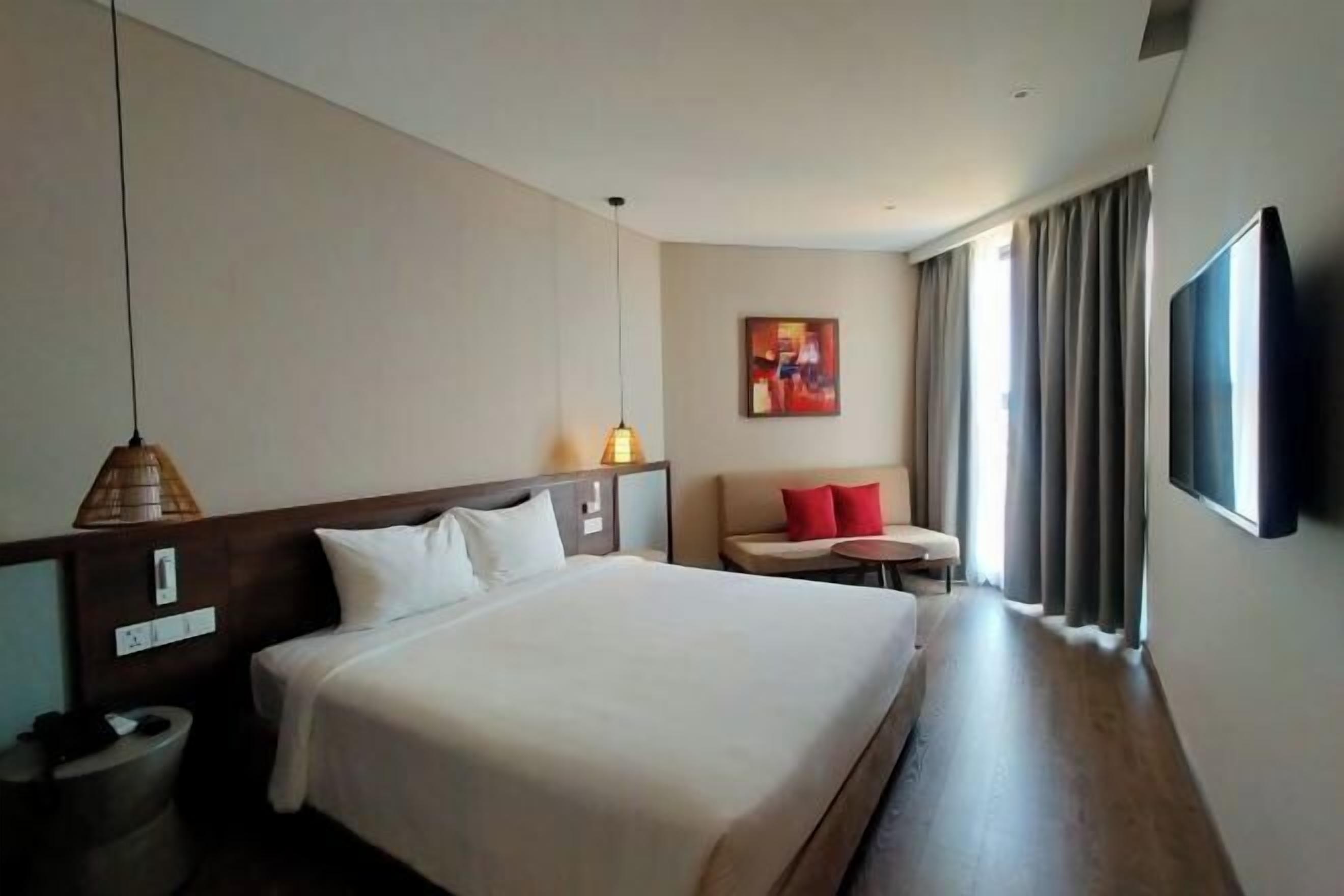 In-room safe, desk, laptop workspace, soundproofing