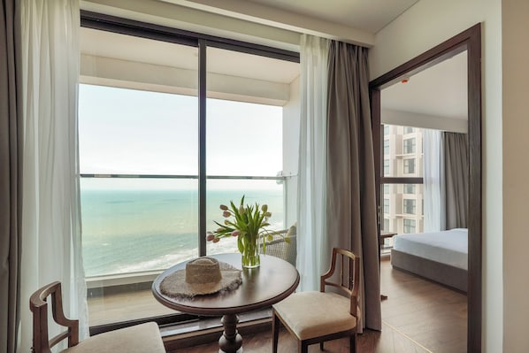 Apartment, 2 Bedrooms, Balcony, Beach View | Living area