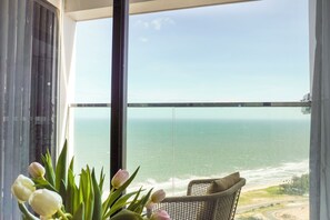 Leilighet, 2 soverom, balkong, strandutsikt | Utsikt mot strand/hav