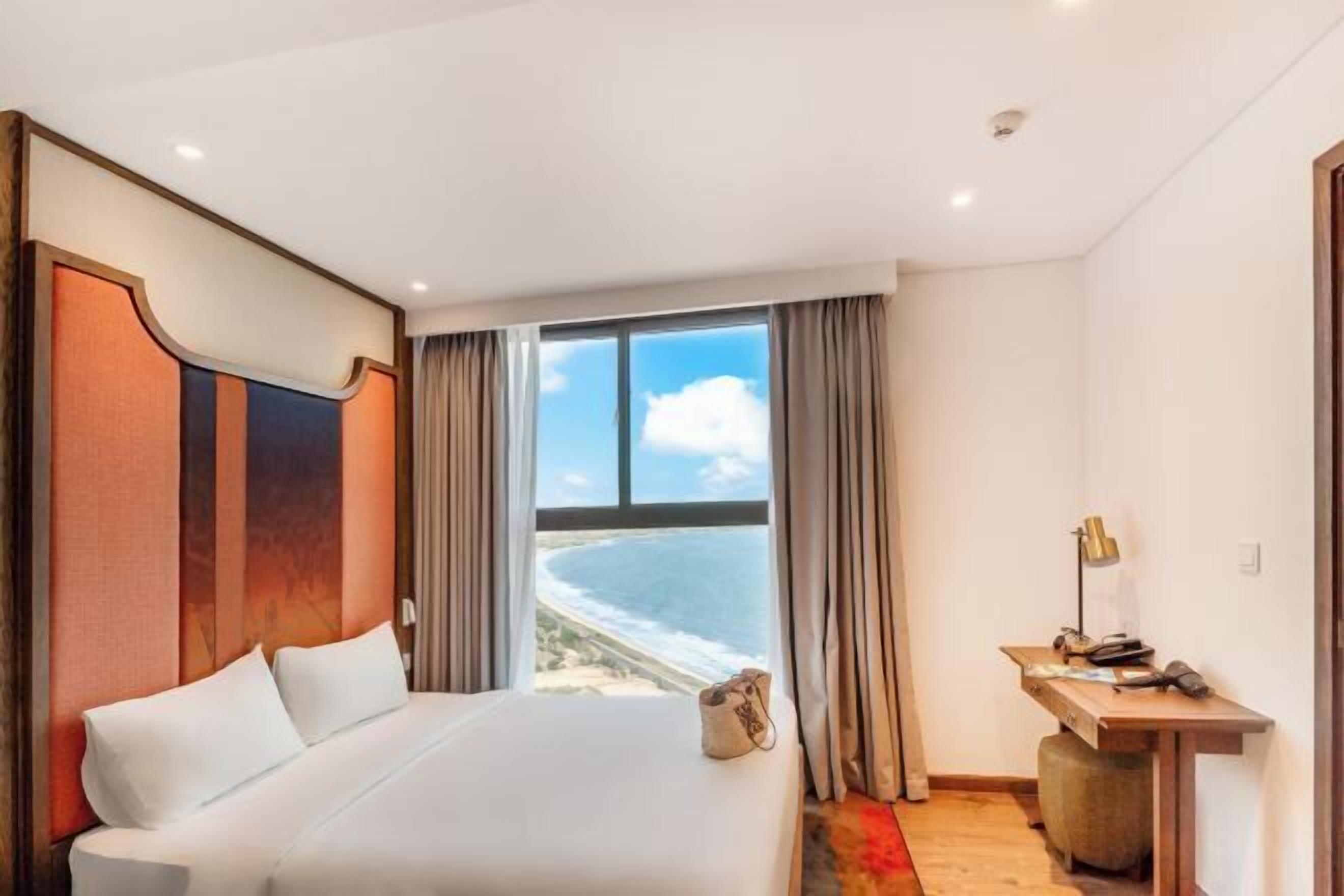 In-room safe, desk, laptop workspace, soundproofing