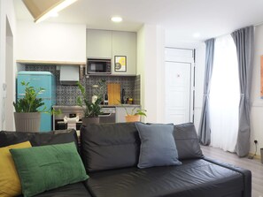 Interior - Bright Lisbon Duplex • Parking • Walk to Chiado (Lisboa)
