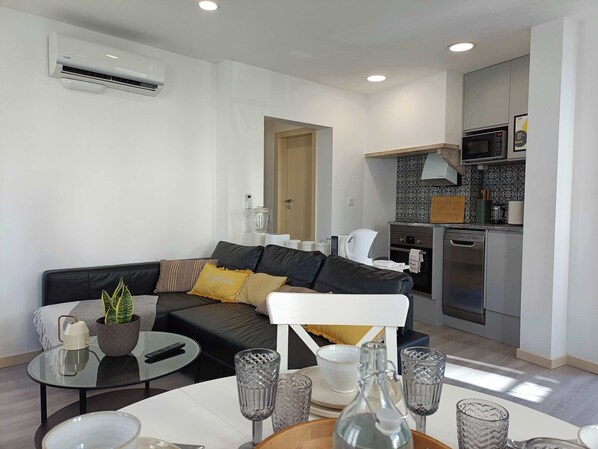 Televisión y oficina 