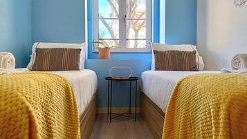 2 slaapkamers, een strijkplank/strijkijzer, reisbedje, wifi