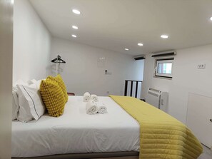 2 habitaciones, tabla de planchar con plancha, cuna de viaje y wifi 