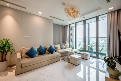Luxury Landmark 81 Urban Riverside
