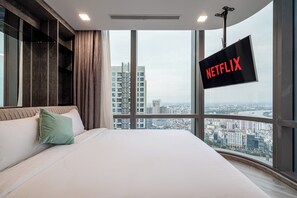 Appartement Panoramique, 2 chambres, balcon, vue ville | Literie hypoallergénique, minibar, décoration personnalisée, bureau