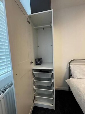 1 bedroom, iron/ironing board, WiFi, bed sheets - The Quiet Quarter (Dartford)