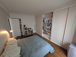 2 chambres, fer et planche à repasser, Wi-Fi, draps fournis
