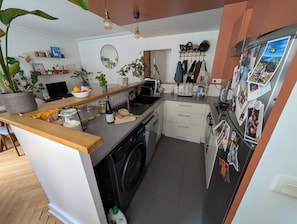 Micro-ondes, four, plaque de cuisson, lave-vaisselle