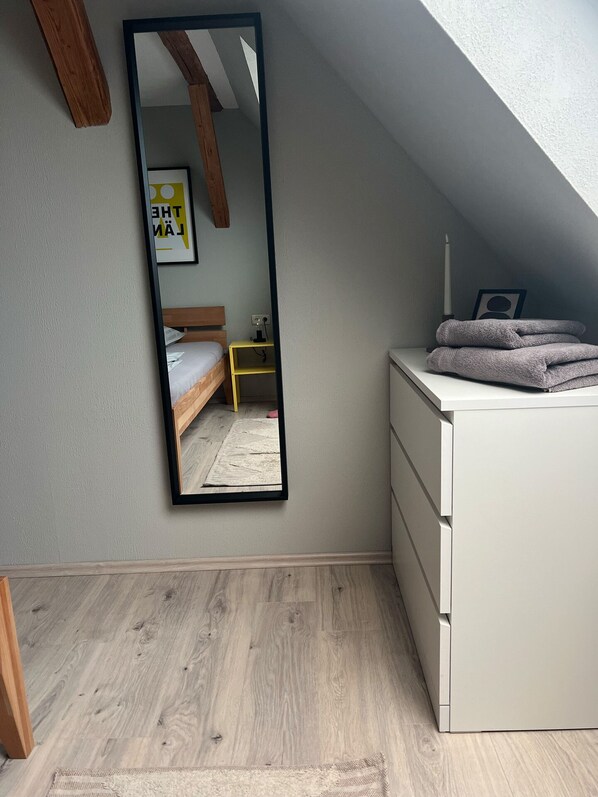 1 slaapkamer, een strijkplank/strijkijzer, reisbedje, wifi