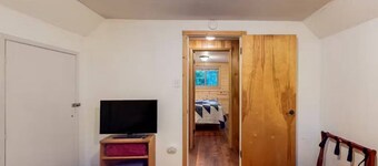 Blue Meadow Cottage-5 mins from the lake!