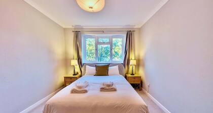 Charming Flat Near London Attractions