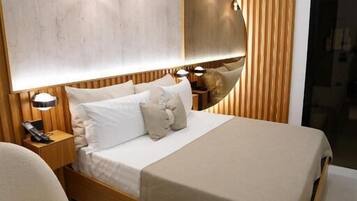 Chambre Double Luxe, patio | Coffres-forts dans les chambres, rideaux occultants