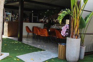 Poolbar