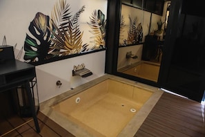 Kamar Double Deluks, patio | Area keluarga | TV