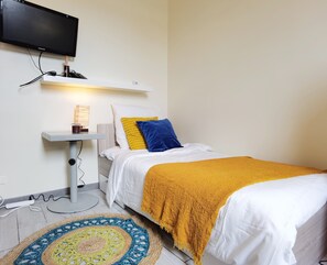 1 bedroom, bed sheets