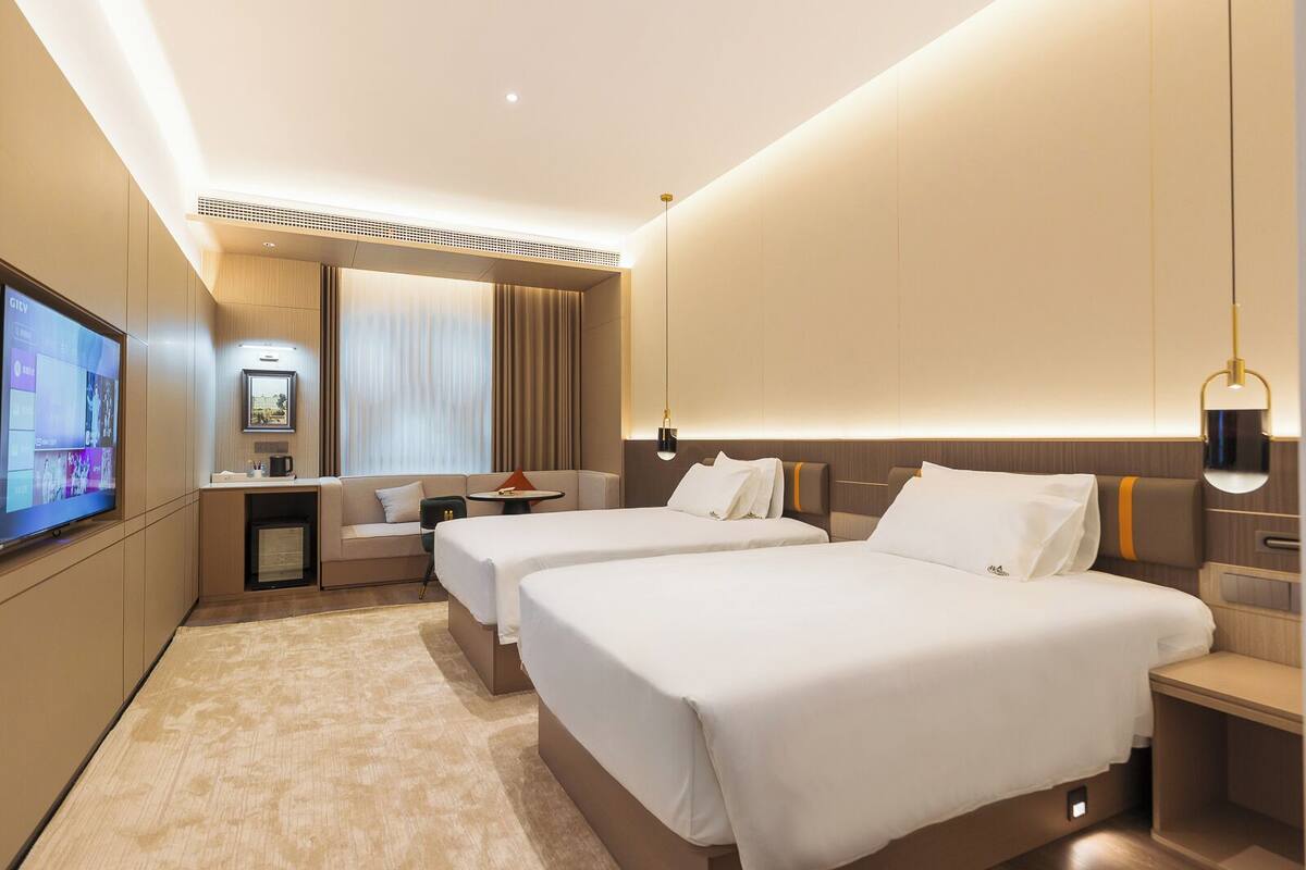 Business Retreat Twin | Blackout drapes, soundproofing, iron/ironing board, free WiFi