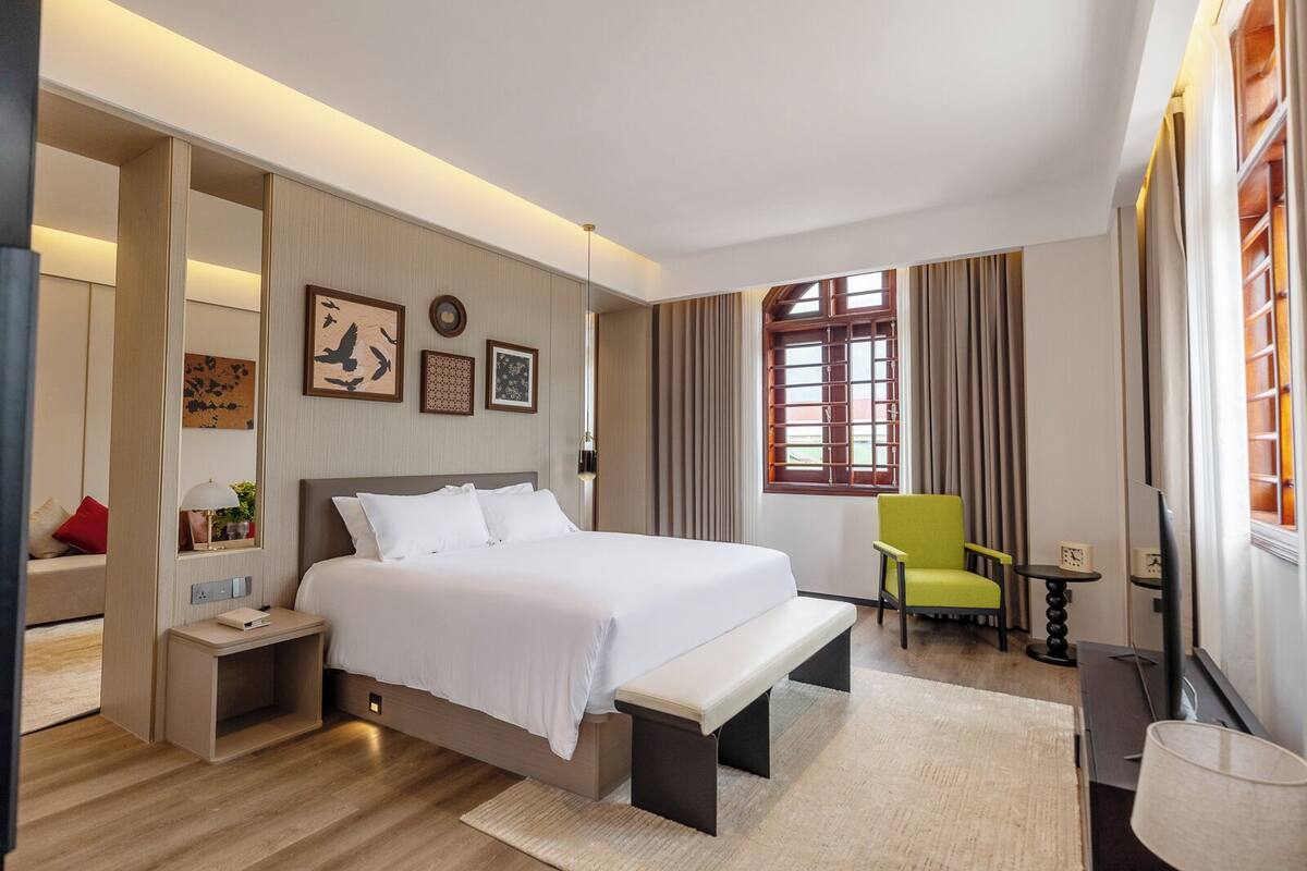 Presidential Suite | Blackout drapes, soundproofing, iron/ironing board, free WiFi