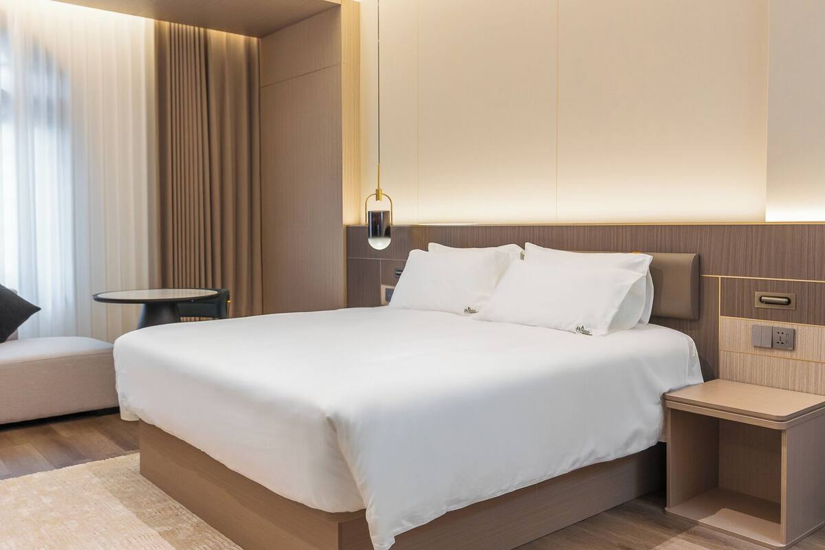Blackout drapes, soundproofing, iron/ironing board, free WiFi