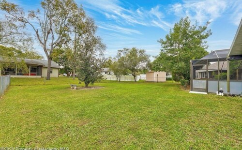 Charming 2-bedroom house with WiFi, AC and pool in welcoming Spring Hill