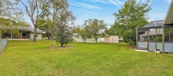 Charming 2-bedroom house with WiFi, AC and pool in welcoming Spring Hill