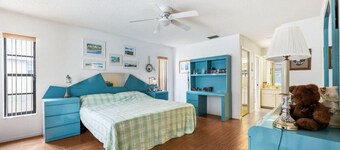 Charming 2-bedroom house with WiFi, AC and pool in welcoming Spring Hill