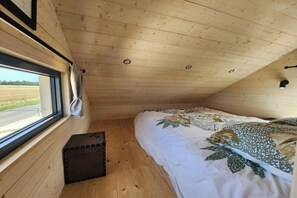 Silitysrauta/-lauta, Wi-Fi, vuodevaatteet