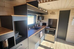 Four Ă micro-ondes, un four, surface de cuisson, lave-vaisselle