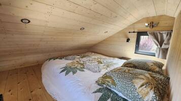 1 slaapkamer, een strijkplank/strijkijzer, gratis wifi, beddengoed