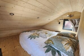 1 habitación, tabla de planchar con plancha, wifi gratis y ropa de cama 