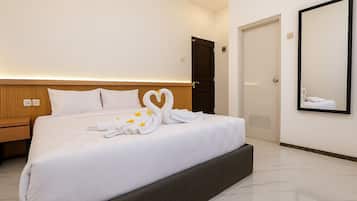 Deluxe Room | Desk, free WiFi