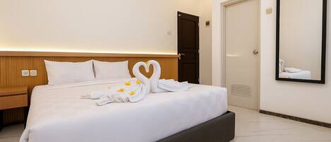 Deluxe Room | Desk, free WiFi