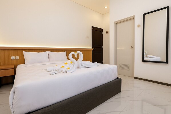 Deluxe Room | Desk, free WiFi