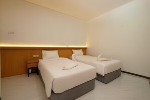 Executive Twin Room | Desk, free WiFi
