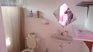 Handdukar, tvål och toalettpapper