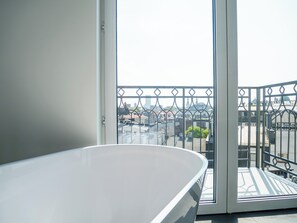 Superior Apartment with Open Bath | 熨斗/熨衫板、免費 Wi-Fi