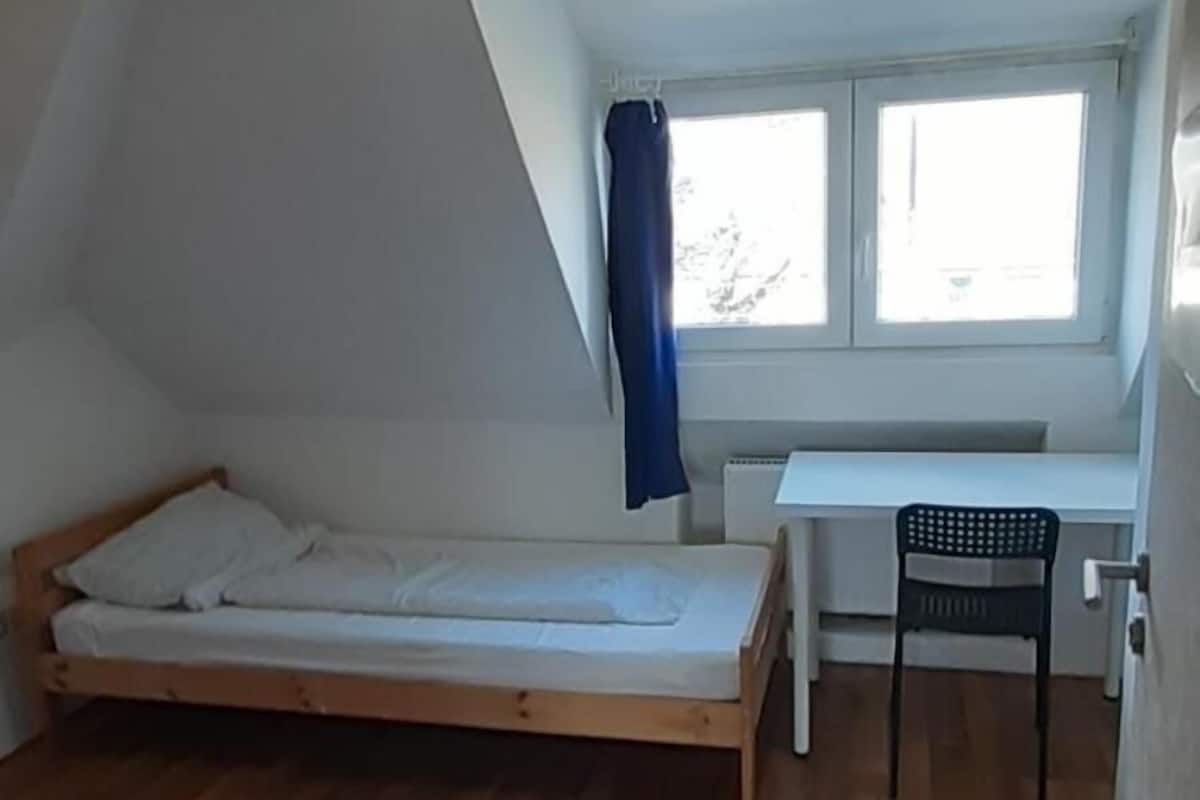 Individually furnished, iron/ironing board, free WiFi