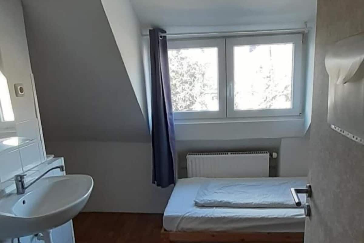 Individually furnished, iron/ironing board, free WiFi